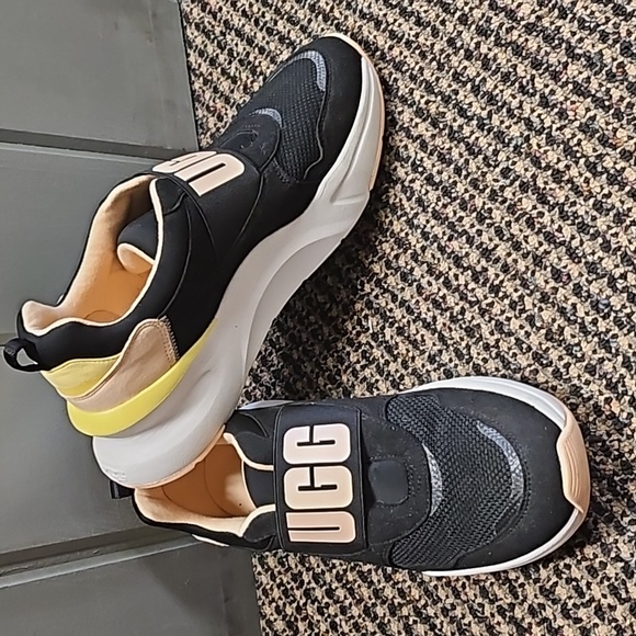 UGG Women's La Flex Sneaker. - Picture 1 of 9